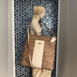 Kitt Messenger Crossbody 41421 Tan and White